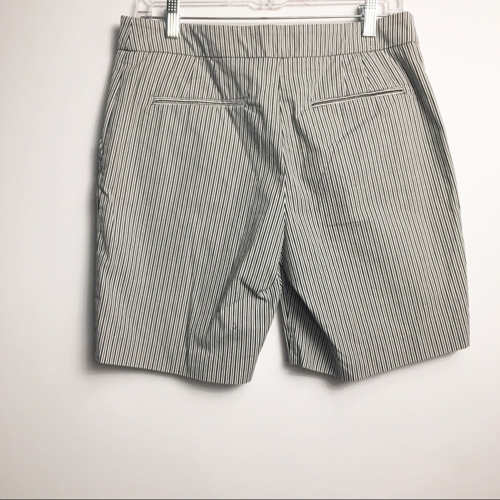 𝅺JONES New York Striped Shorts Flat Front - Picture 4 of 5